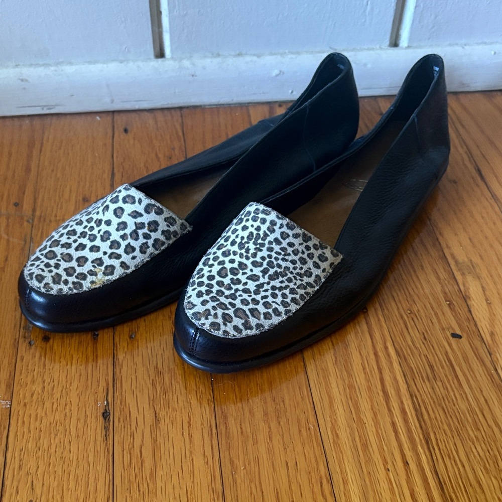 AEROSOLES Black and Leopard Flats